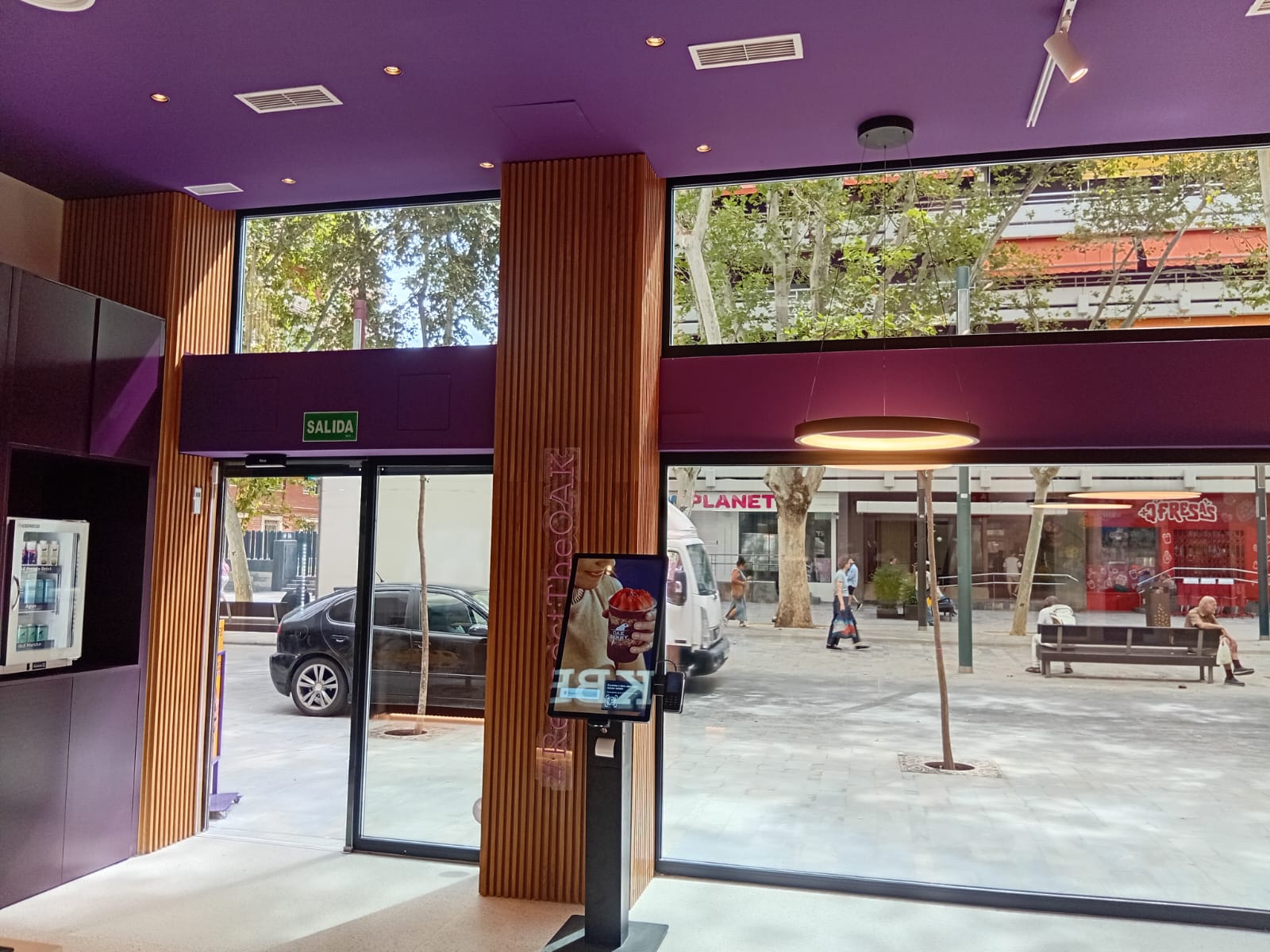 Interior del nuevo local de OakBerry Açaí en el centro de Murcia